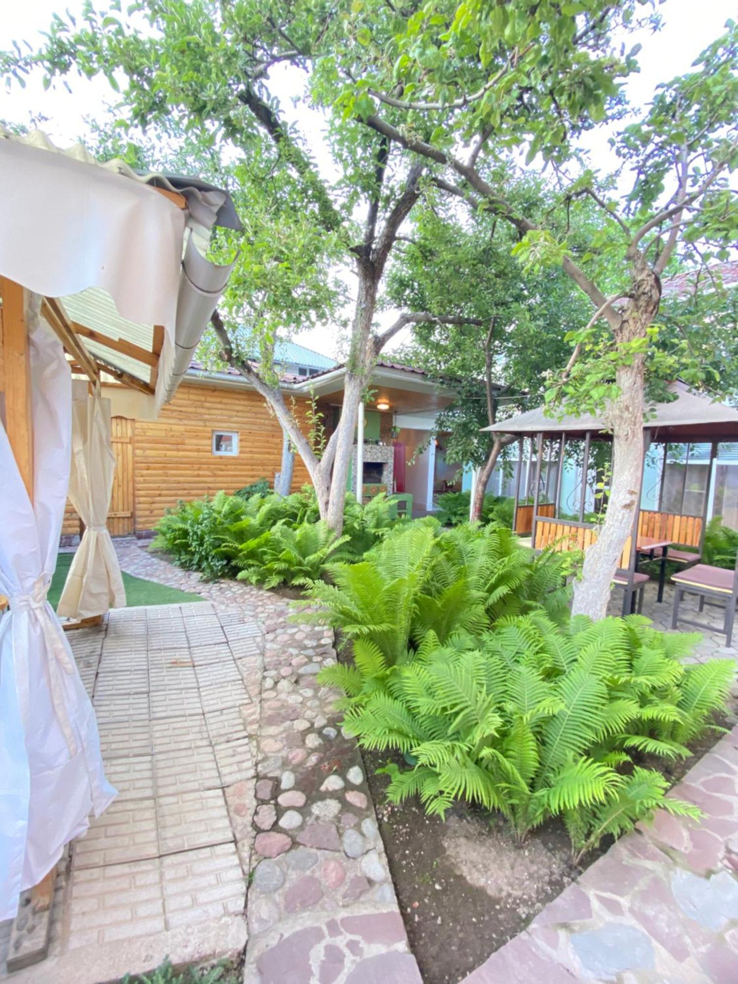 Osobyi Guest House Cholpon-Ata Ngoại thất bức ảnh
